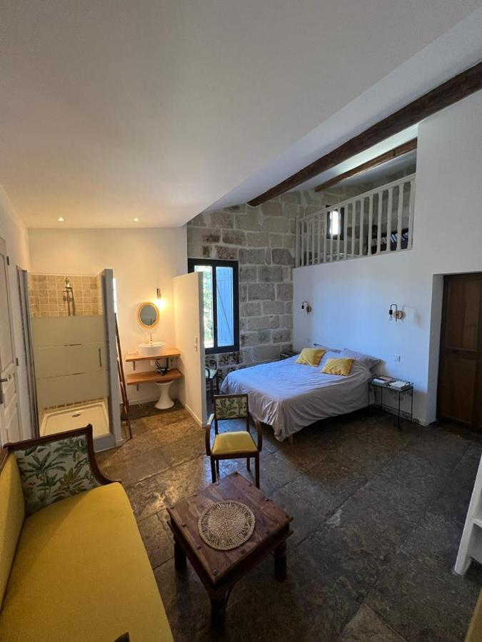 Oustaou De Betty Et Bob Bed & Breakfast Le Cailar Exterior photo
